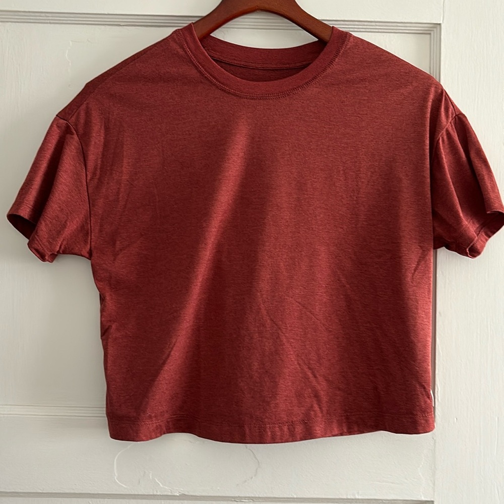Vuori Slightly Crop Top